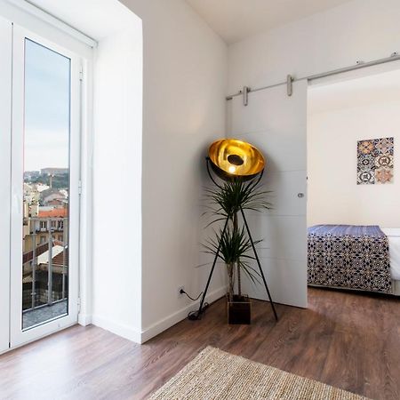Amazing Downtown Apt With Small Balcony With View Over The Castle リスボン エクステリア 写真