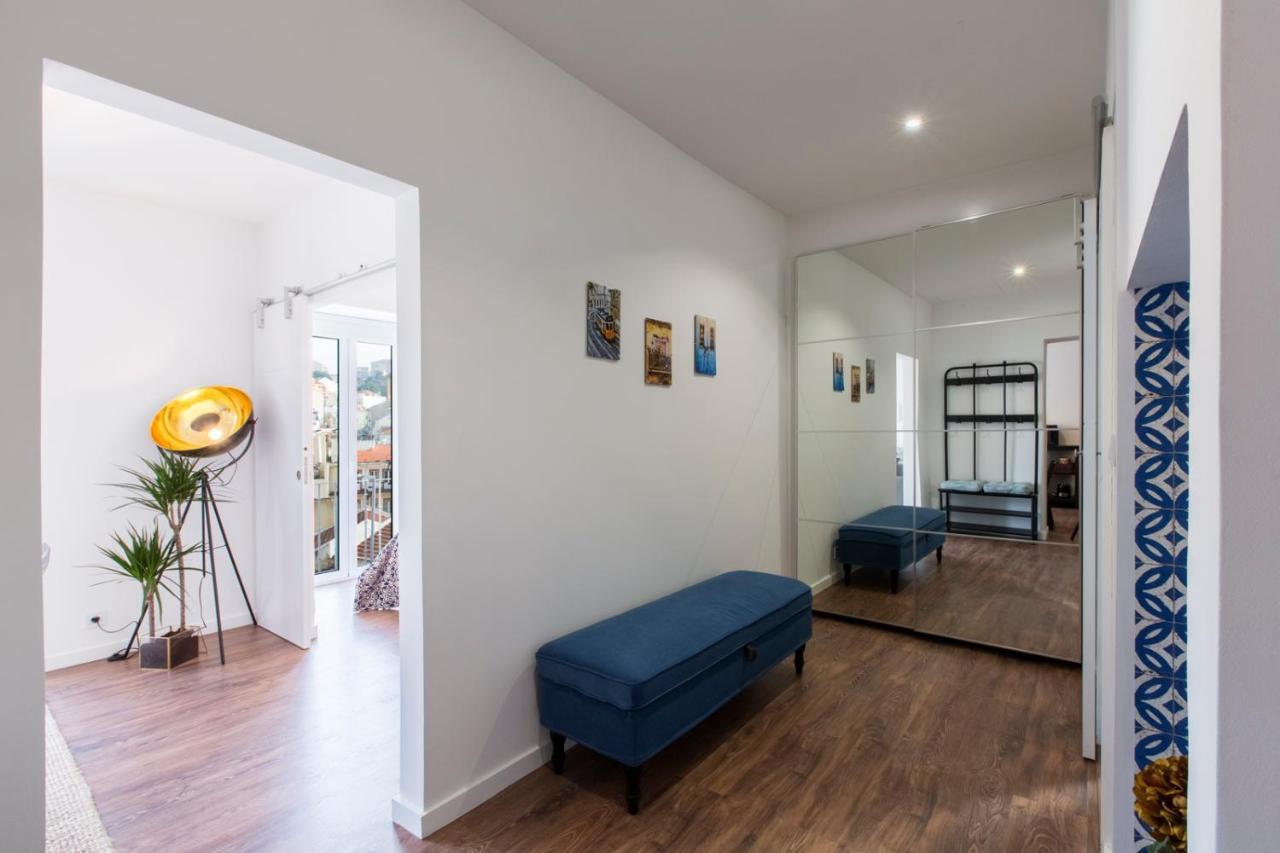 Amazing Downtown Apt With Small Balcony With View Over The Castle リスボン エクステリア 写真