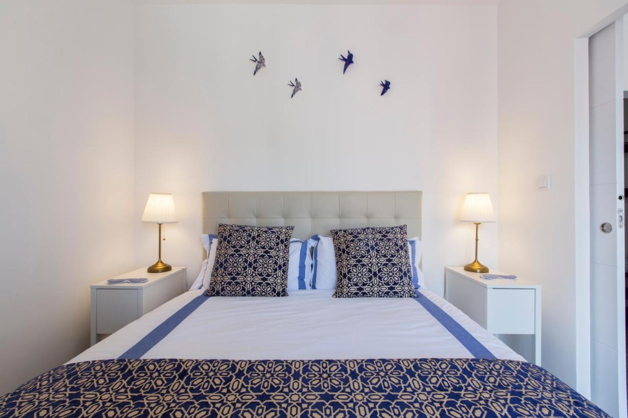Amazing Downtown Apt With Small Balcony With View Over The Castle リスボン エクステリア 写真