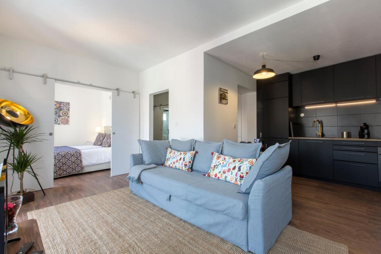 Amazing Downtown Apt With Small Balcony With View Over The Castle リスボン エクステリア 写真