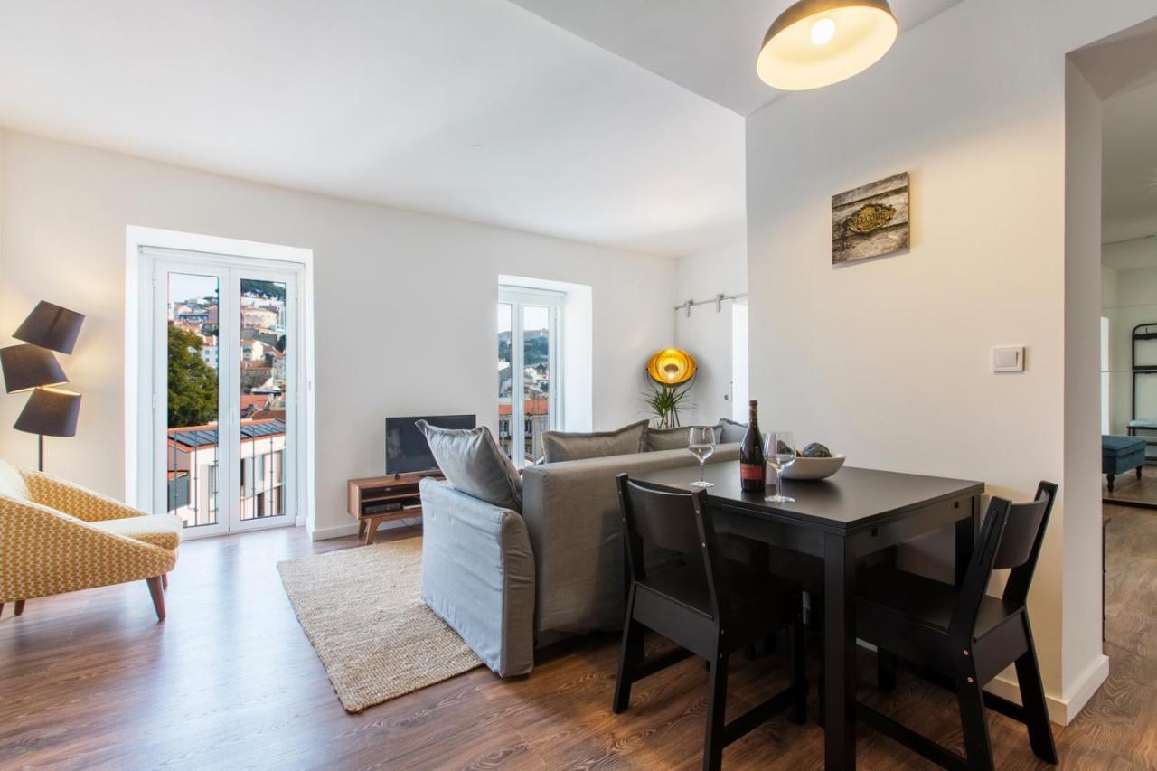 Amazing Downtown Apt With Small Balcony With View Over The Castle リスボン エクステリア 写真