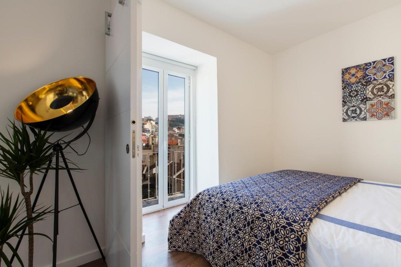 Amazing Downtown Apt With Small Balcony With View Over The Castle リスボン エクステリア 写真