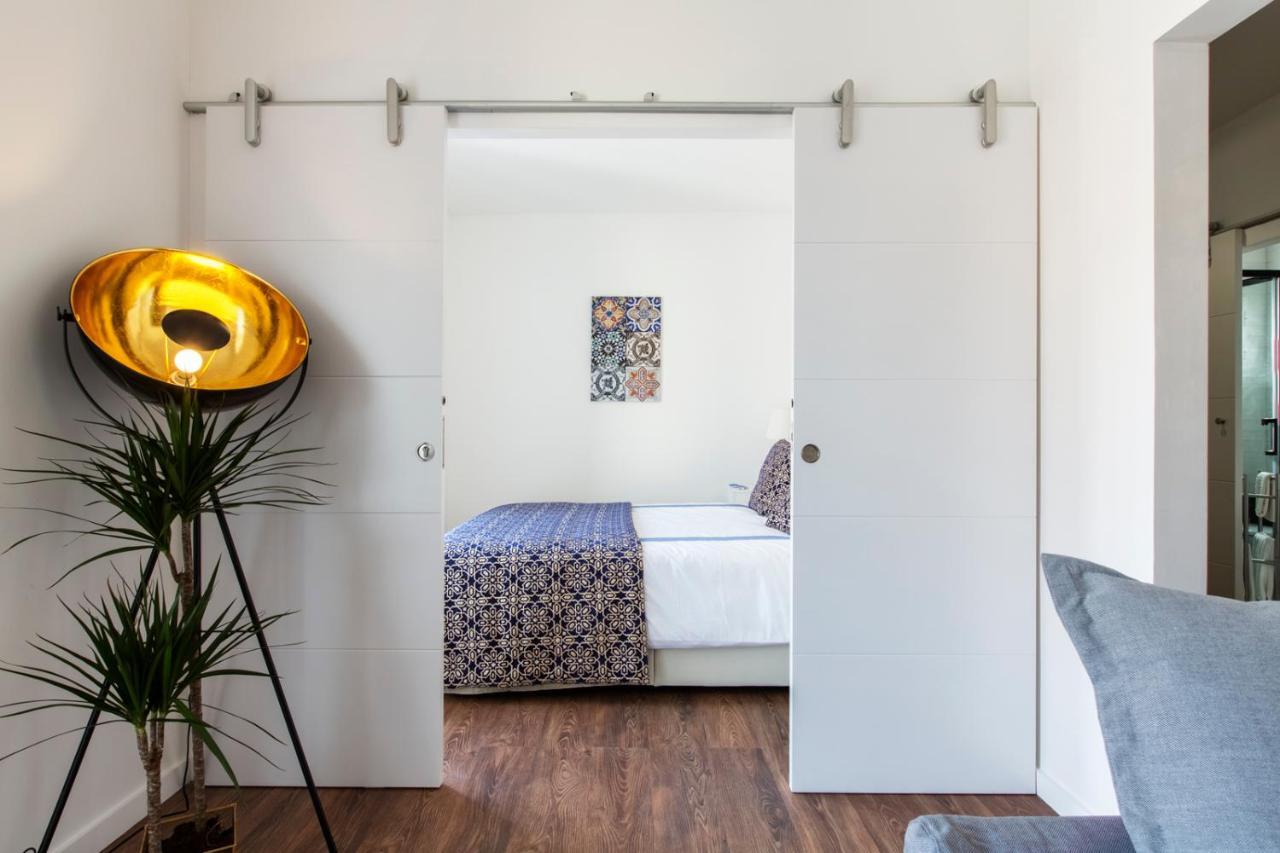 Amazing Downtown Apt With Small Balcony With View Over The Castle リスボン エクステリア 写真
