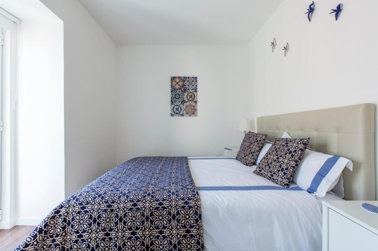 Amazing Downtown Apt With Small Balcony With View Over The Castle リスボン エクステリア 写真